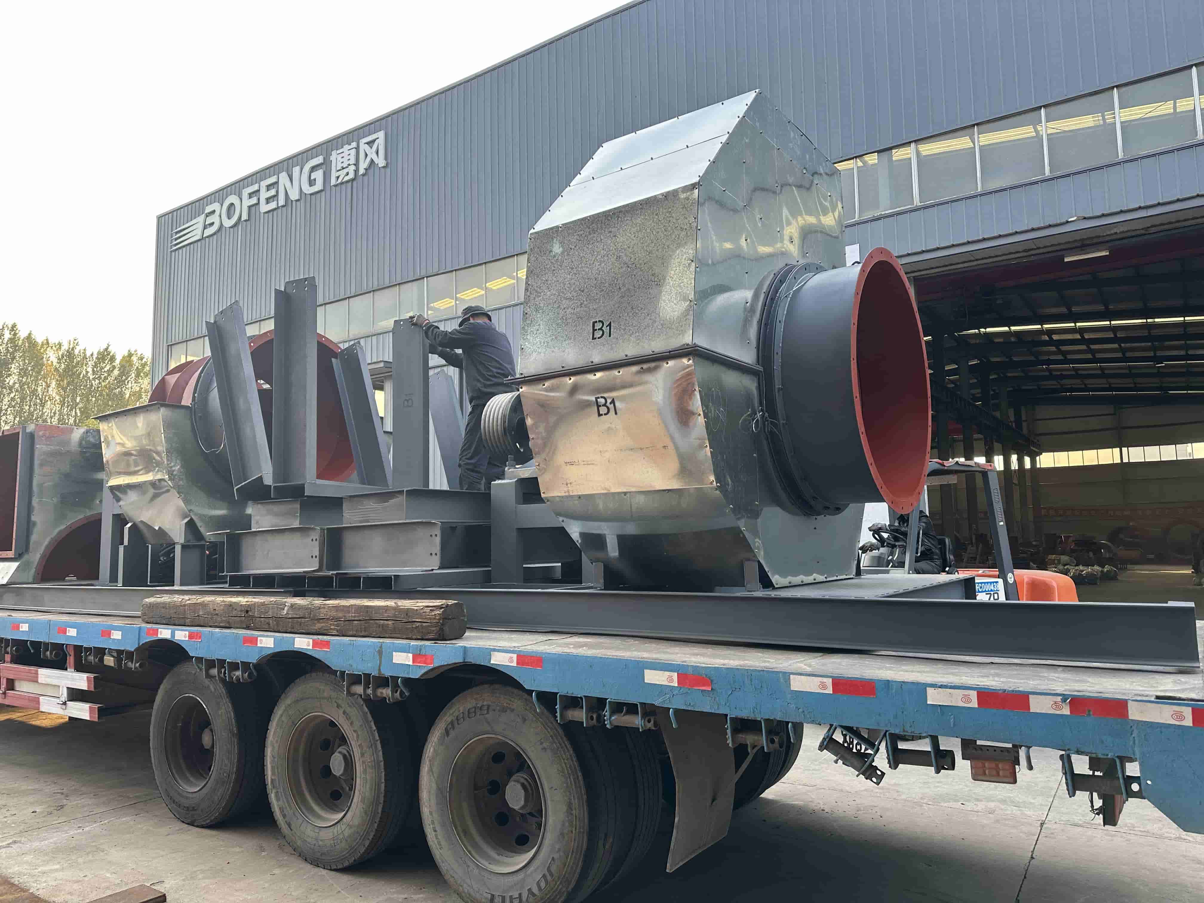 Large Centrifugal Fan Loading & Shipment Case Study